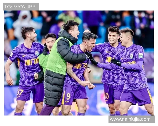 成都足球队在城市联赛中以80分高居榜首展现强劲实力