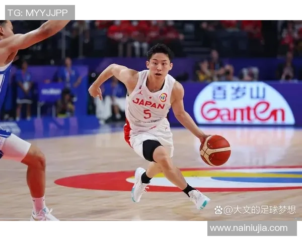 日本男排中的足球明星如何在两项运动中取得辉煌成就